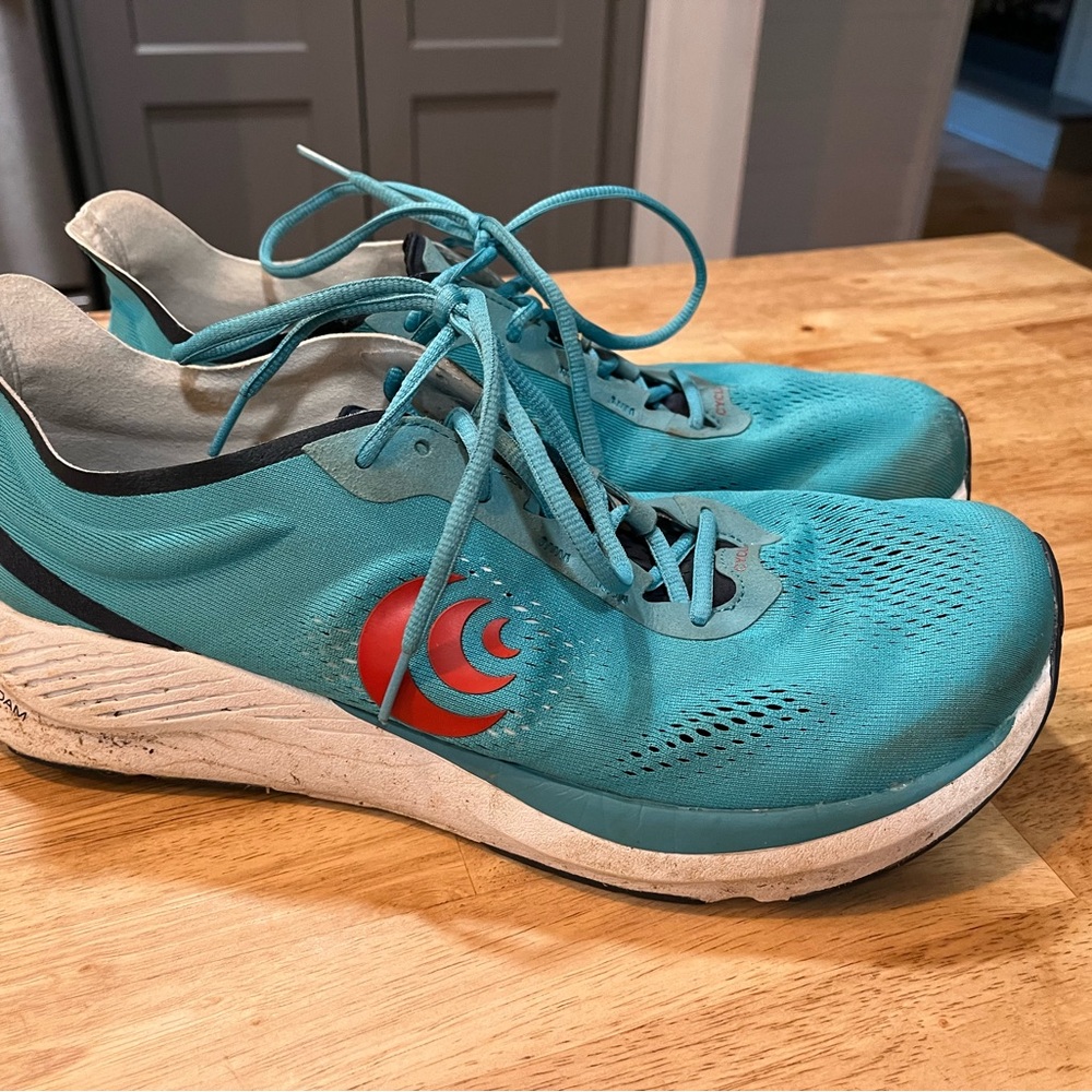 Topo athletic cyclone running shoes green teal blue size 11